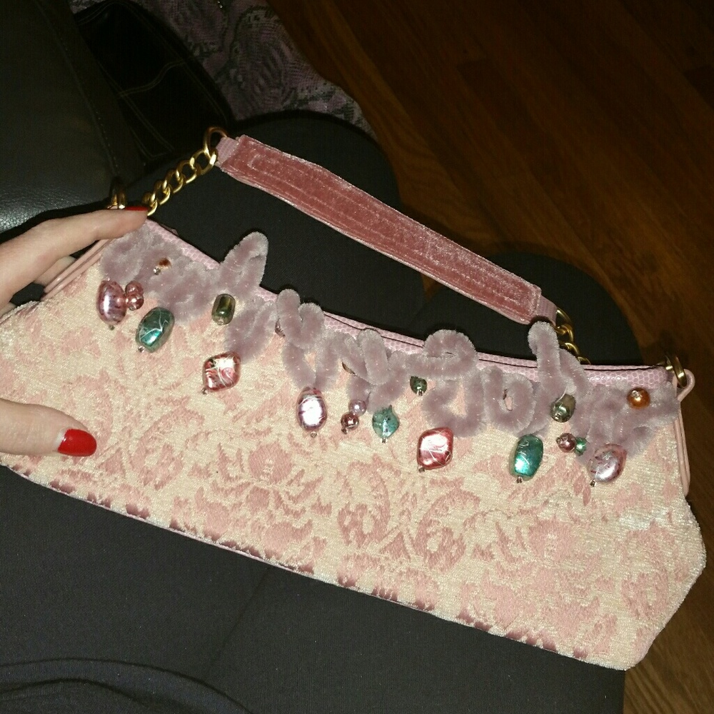 Triangle hand bag
